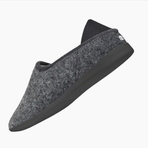 NWOT Women’s Gray Mahabis Slippers 39